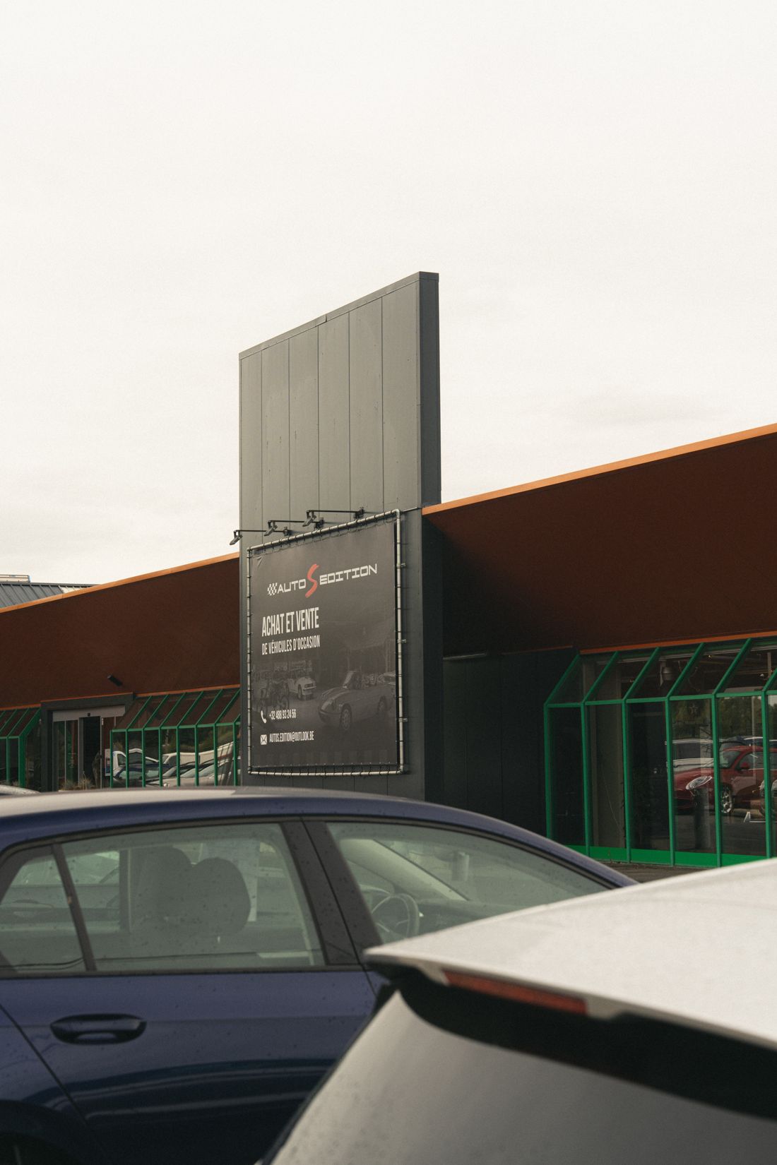 De gevel van Auto's Edition in Dottignies