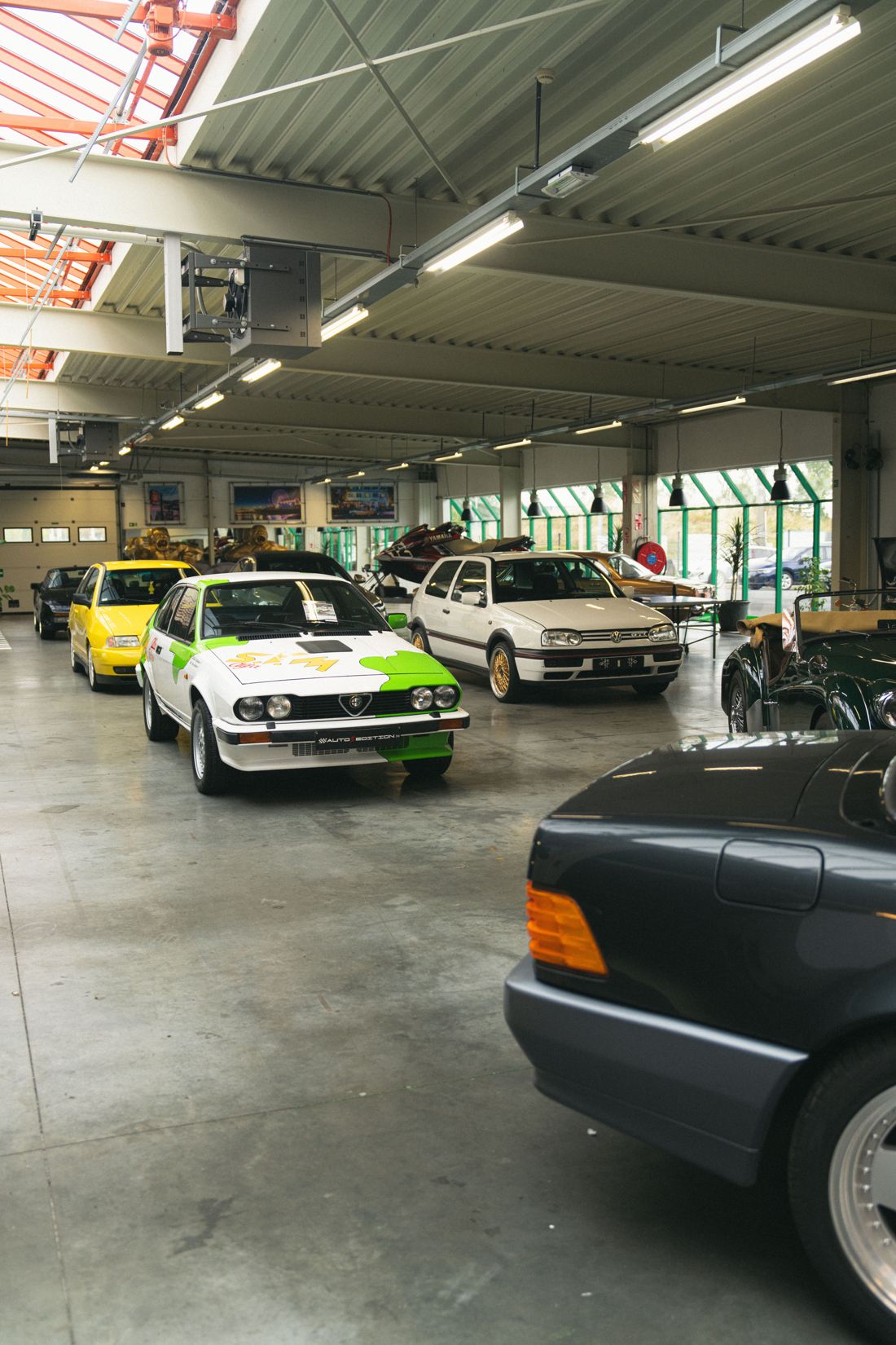 De showroom van Auto's Edition en zijn wagens